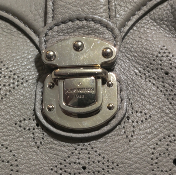 Louis Vuitton Mahina Perforated hobo - Picture 16 of 16